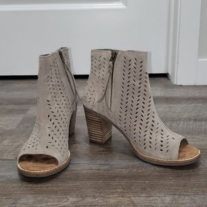 Toms- zip up booties